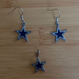 Retro officially licensed Dallas Cowboys earrings and necklace set